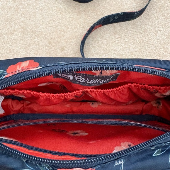 Lug Carousel - Picture 3 of 6